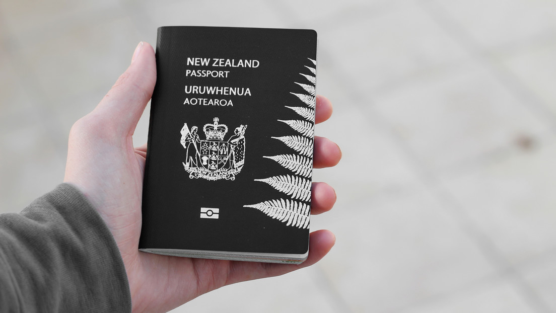 Halla su pasaporte en un escáner dos años después de perderlo y desata una ola de historias similares en la Red (FOTOS)