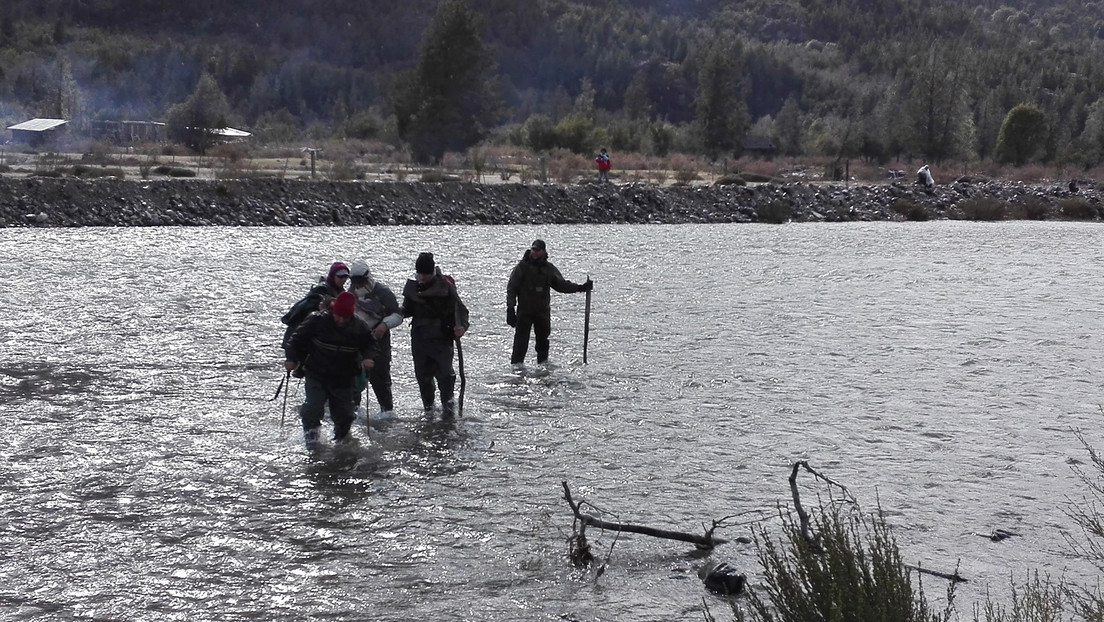 Ambientalistas son retenidos por "un ejército privado" del magnate inglés Joe Lewis cuando intentaban llegar al Lago Escondido de Argentina