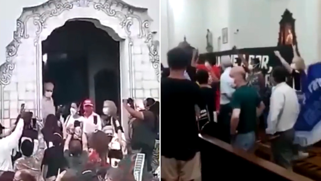 Bolsonaro llama "marginales" a un grupo de izquierda que en un polémico acto contra el racismo entró en una iglesia en Brasil