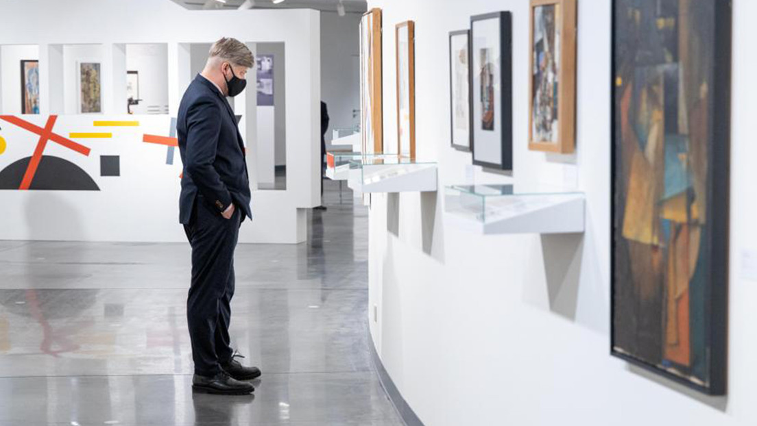 "Soy un tonto, ¡qué he hecho!": Un vigilante explica por qué pintó ojos en un cuadro de una alumna de Malévich, valorado en un millón de dólares