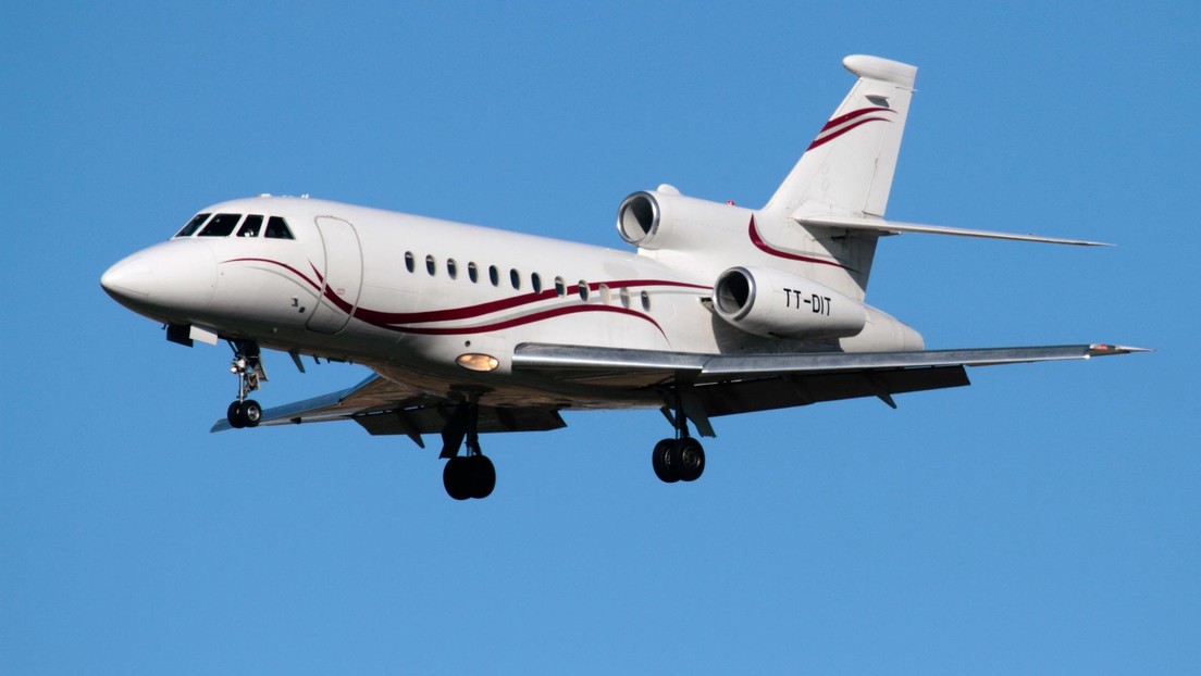 Medios: Multimillionarios ucranianos abandonan el país en vuelos chárter y aviones privados