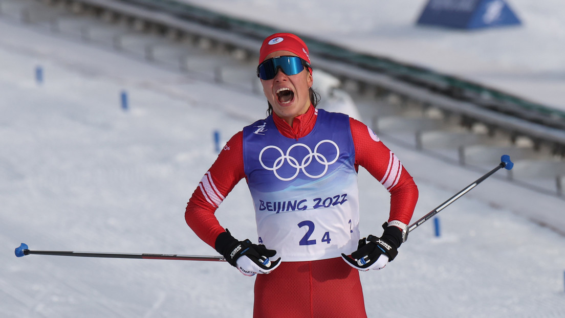 "¿Por qué no exiges revisar mi ropa interior?": esquiadora rusa responde a un periodista que la acusó de hacer trampas