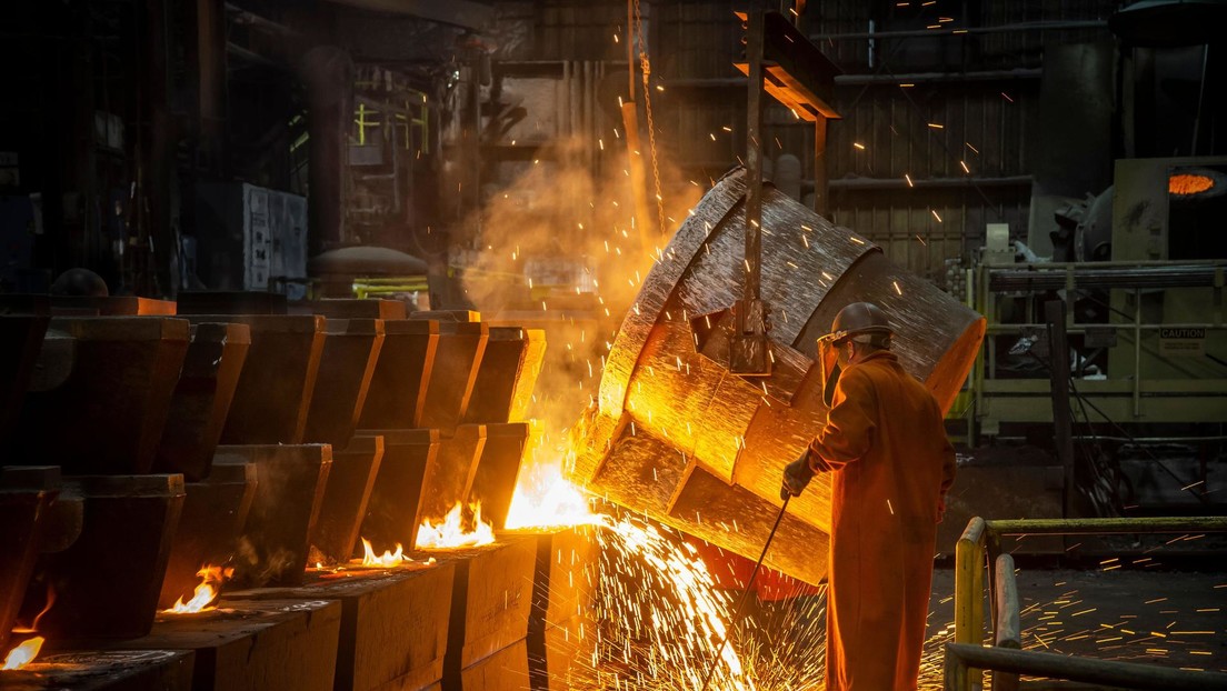 Científicos descubren por casualidad una aleación única que conserva su rigidez a más de 700 grados (VIDEO)