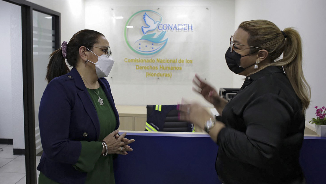 "Lo exhibieron como un trofeo": La esposa de Juan Orlando Hernández presenta una denuncia por violación de derechos durante su captura en Honduras