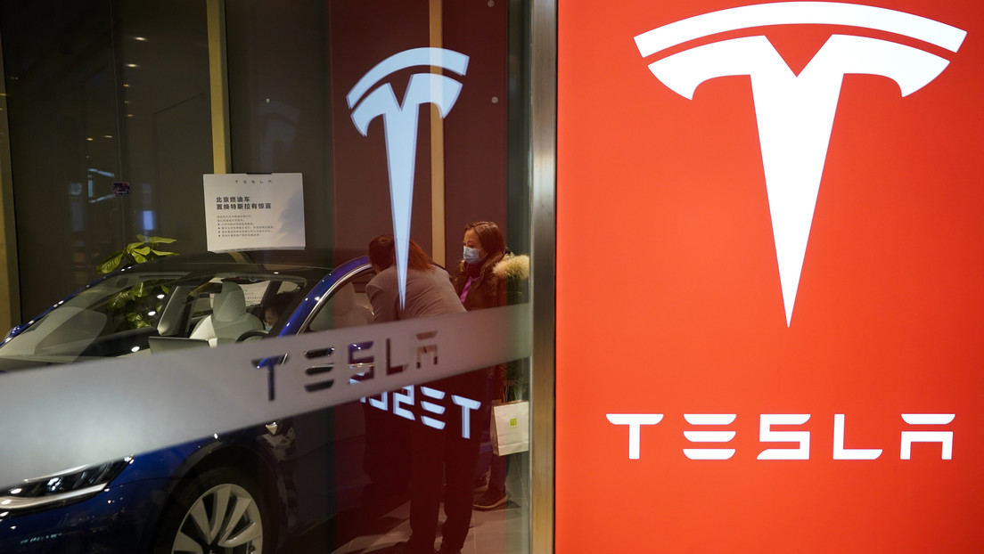 Musk dice que Tesla planea añadir videojuegos de Steam a sus vehículos y confirma que se podrá jugar a 'Cyberpunk 2077' en la Cybertruck