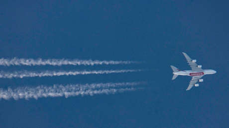 FOTOS: Un Airbus sobrevuela el centro de Madrid a baja altura tras un aterrizaje frustrado