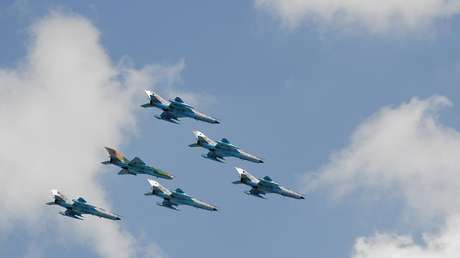 Cazas británicos y noruegos escoltan a dos aviones rusos durante sus ejercicios en el noreste del Atlántico