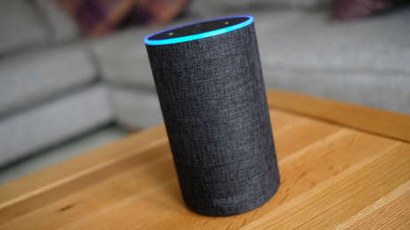 "Alexa, llama al 999": un asistente virtual de Amazon cubierto de ropa origina un incendio en una casa en el Reino Unido