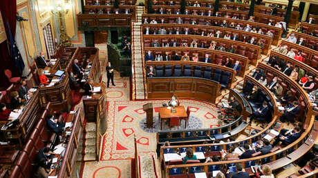 El Gobierno de España saca adelante la reforma laboral gracias a la equivocación de un diputado conservador y con la división de la izquierda