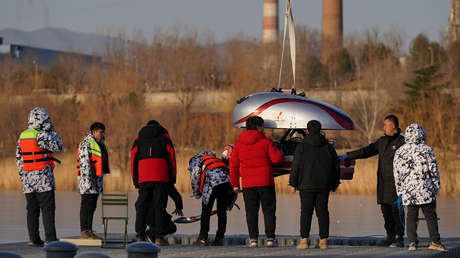 China sorprende con el primer relevo subacuático entre robots de la antorcha olímpica previo a los Juegos de Invierno 2022 (VIDEO)