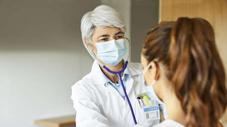 Médicos revelan las principales diferencias entre los infectados con las variantes alfa, delta y ómicron del coronavirus