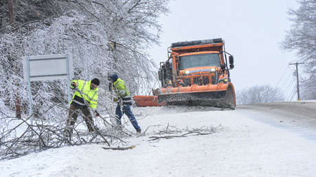 Más de 130.000 hogares quedan sin electricidad en EE.UU. tras una gran helada que siguió a la tormenta invernal