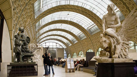 Estalla un incendio cerca del Museo de Orsay de París (VIDEOS)