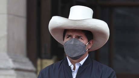 Pedro Castillo toma juramento a su nuevo gabinete ministerial