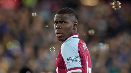 Jugador de la Premier League inglesa se disculpa tras la aparición de un video en el que abusa físicamente de su gato