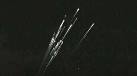 VIDEO: Captan en Puerto Rico supuestos satélites de Starlink cayendo tras una tormenta geomagnética