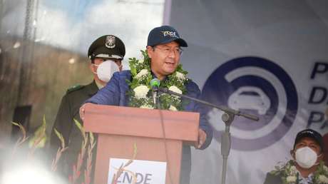 Luis Arce anuncia que habrá recargas gratis para autos eléctricos en Bolivia durante un año