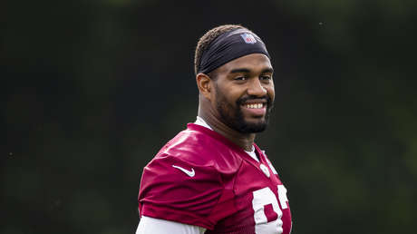 Un jugador de la NFL afirma que le gustaría tener una cena con Adolf Hitler, lo llama "genio militar", y luego se disculpa