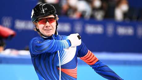 El ruso Konstantín Ivlíev obtiene la medalla de plata en la prueba de patinaje de velocidad sobre pista corta en los JJ.OO. de Pekín