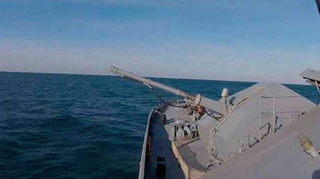 VIDEO: La Flota del Mar Negro de Rusia se entrena en fuego de artillería y destrucción de submarinos