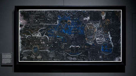 Una exposición dedicada a Stephen Hawking aspira a desentrañar los misteriosos garabatos de su pizarra