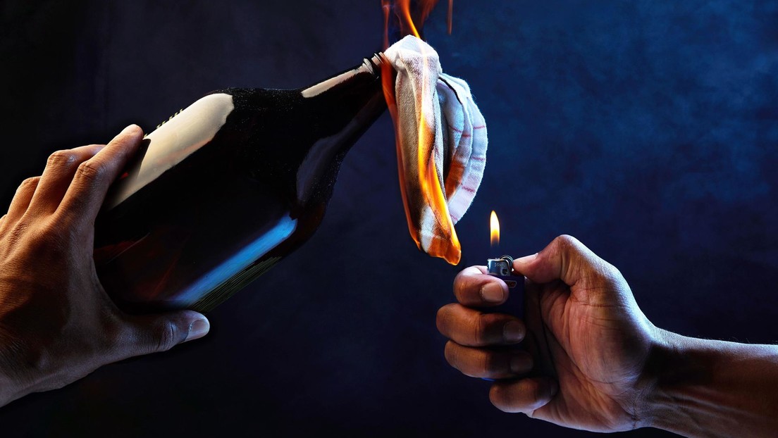 Ucrania enseña a civiles cómo elaborar y usar cócteles molotov contra vehículos militares rusos (FOTOS)