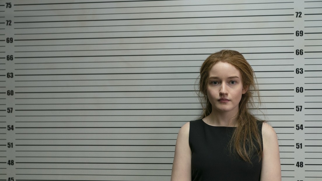 La estafadora que engañó a la élite de Nueva York demanda a las autoridades tras no recibir una vacuna de refuerzo anticovid y enfermarse