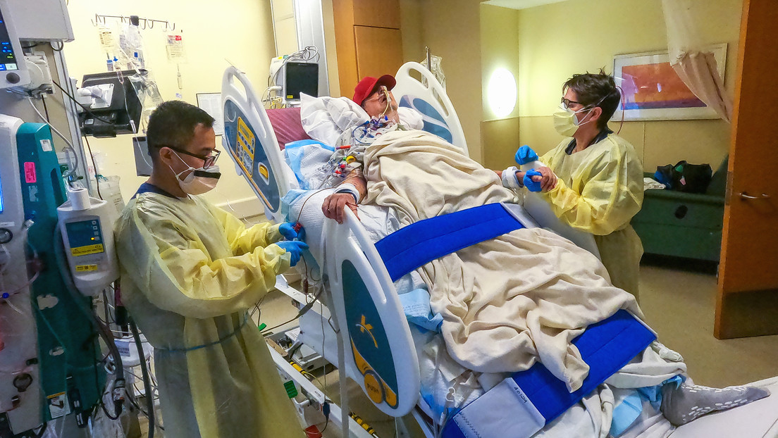 El primer hombre en recibir un trasplante de corazón de cerdo muere 2 meses después de la operación