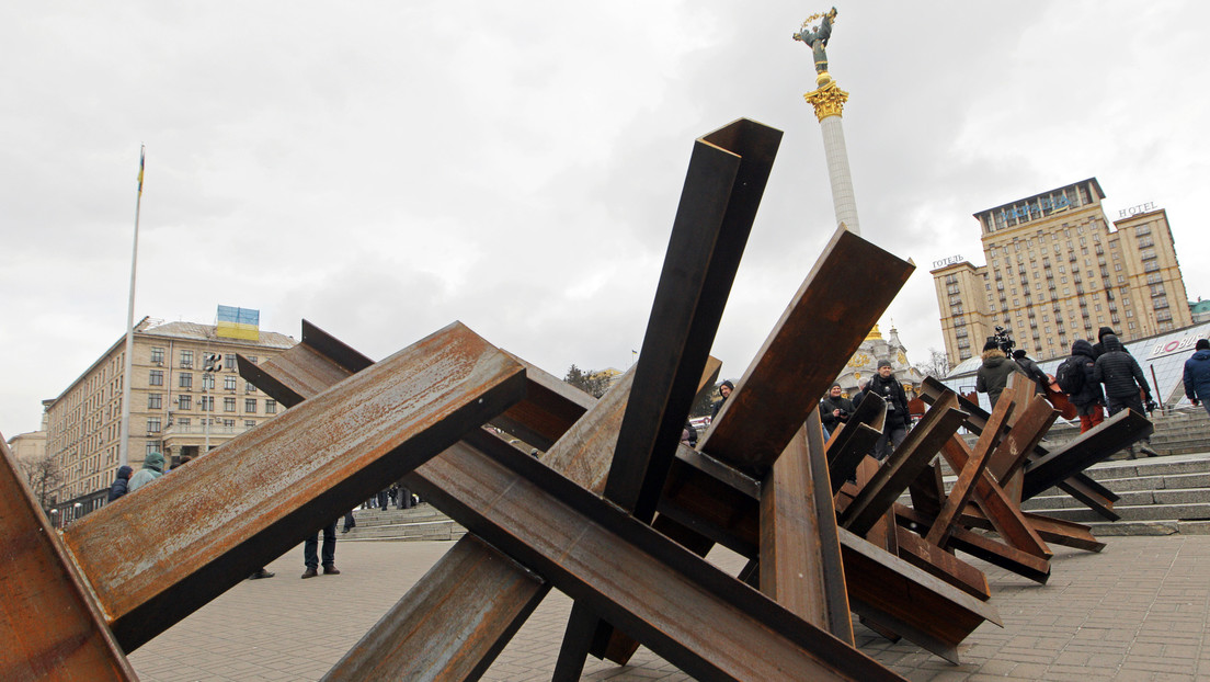 Zelenski firma una ley que permite a los civiles y extranjeros armarse y matar soldados rusos