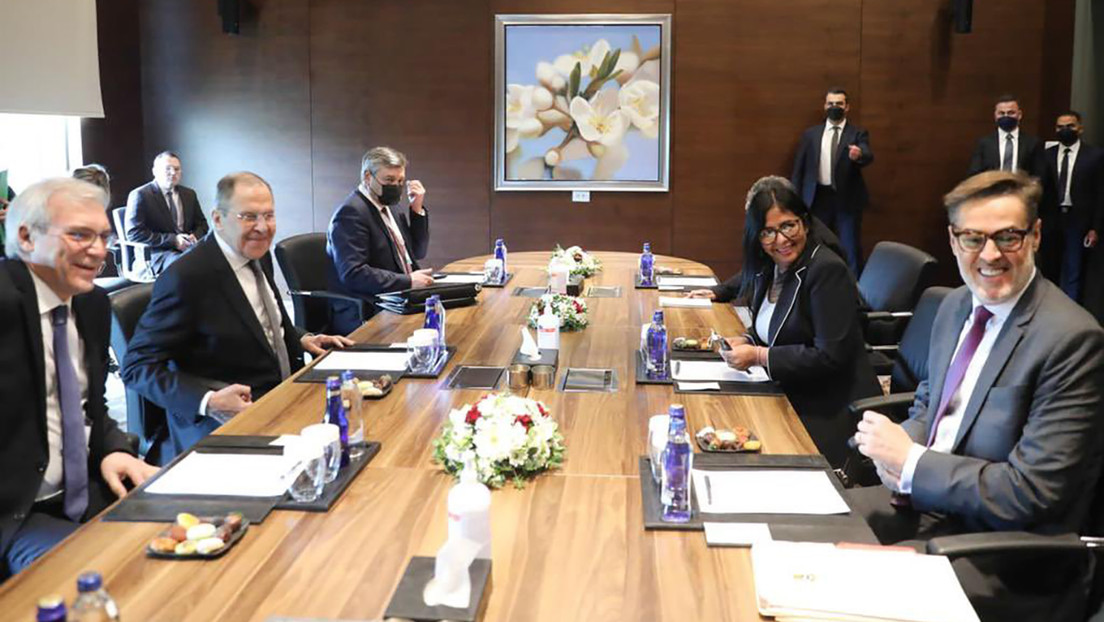 Venezuela y Rusia revisan en Turquía sus relaciones bilaterales y "el complejo escenario internacional"