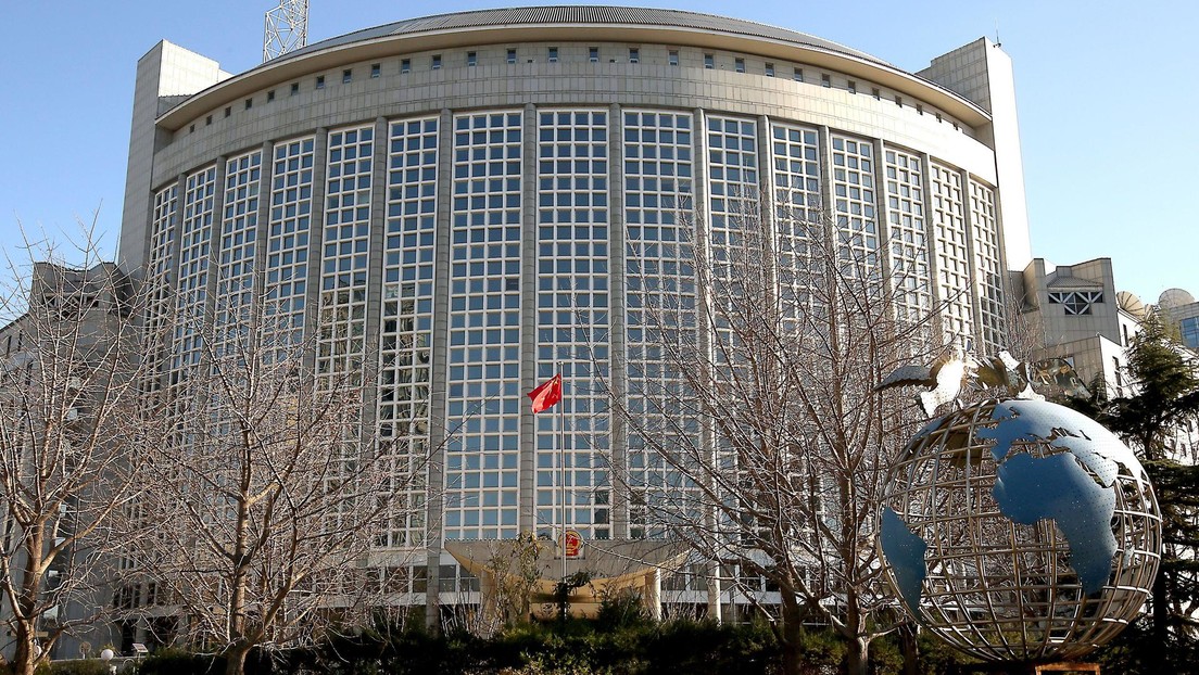 China insta a EE.UU. a "reflexionar profundamente sobre su propio papel" en la crisis en Ucrania en vez de difundir "información falsa"