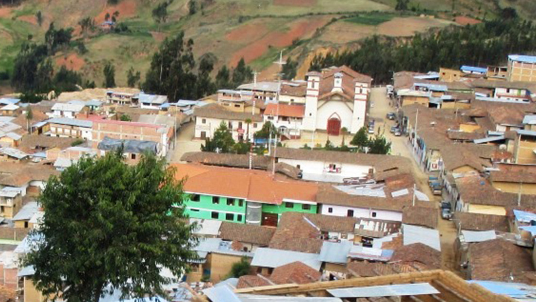 Decenas de casas quedan sepultadas por un derrumbe en una ladera de Perú