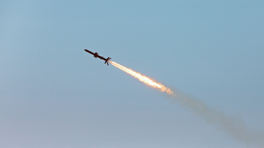 Los rebeldes hutíes lanzan ataques contra una instalación petrolera y otros objetivos en Arabia Saudita