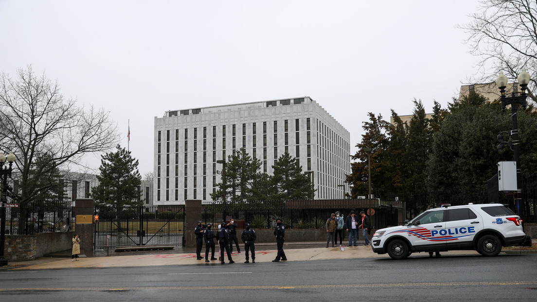 The Washington Post: El FBI intenta reclutar al personal de la Embajada de Rusia en EE.UU. y personas rusoparlantes con anuncios en las redes