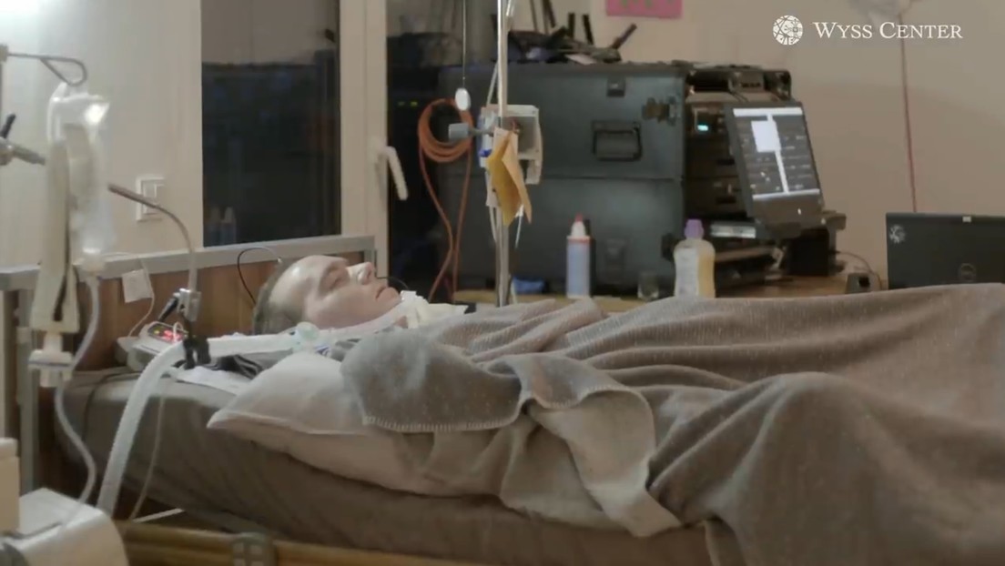 "Quiero una cerveza": revelan las primeras palabras de un paciente con parálisis total que pudo volver a comunicarse gracias a un implante