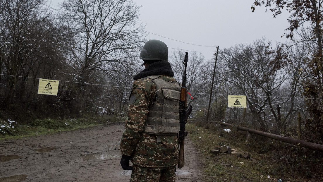 Rusia denuncia que los militares azerbaiyanos rompieron los acuerdos tripartitos y entraron en la zona de las fuerzas de paz rusas en Nagorno Karabaj