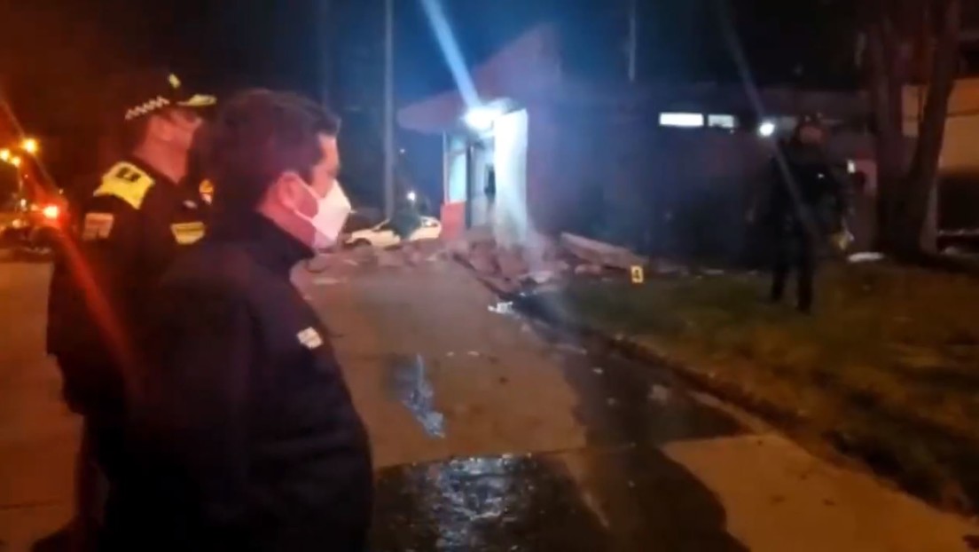 11 heridos, incluidos menores, en un atentado con explosivos contra una estación de policía en Bogotá