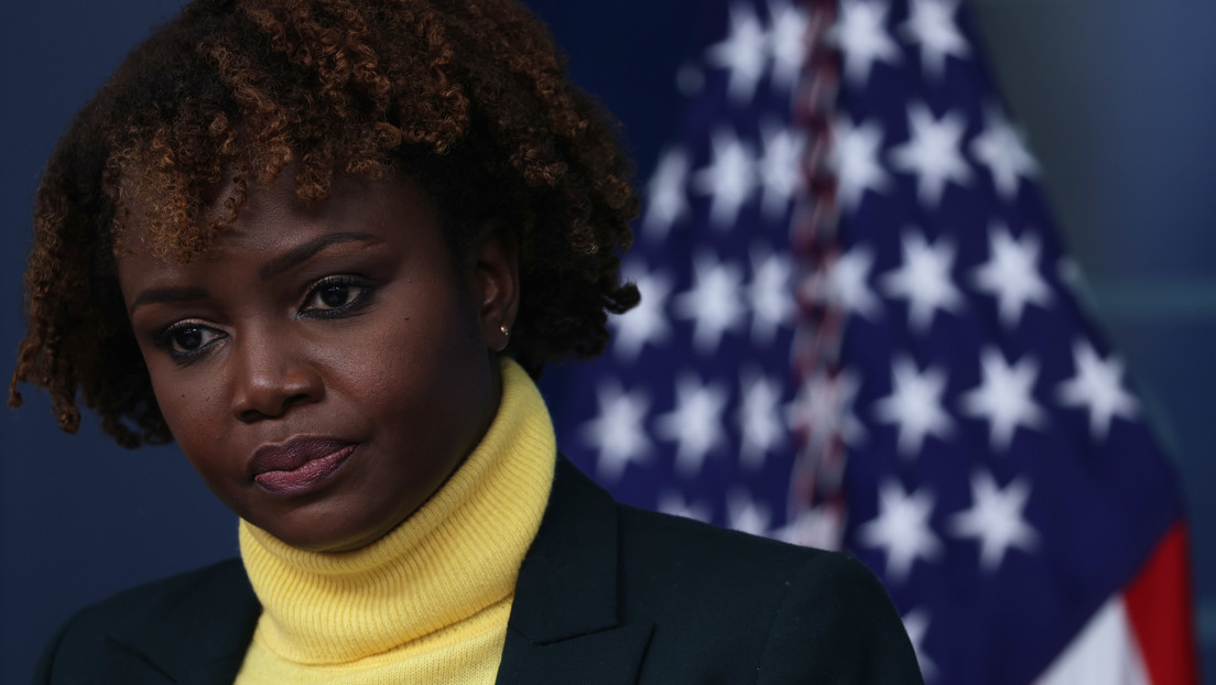 La portavoz de la Casa Blanca que acompañó a Biden en su reciente viaje por Europa da positivo por covid-19