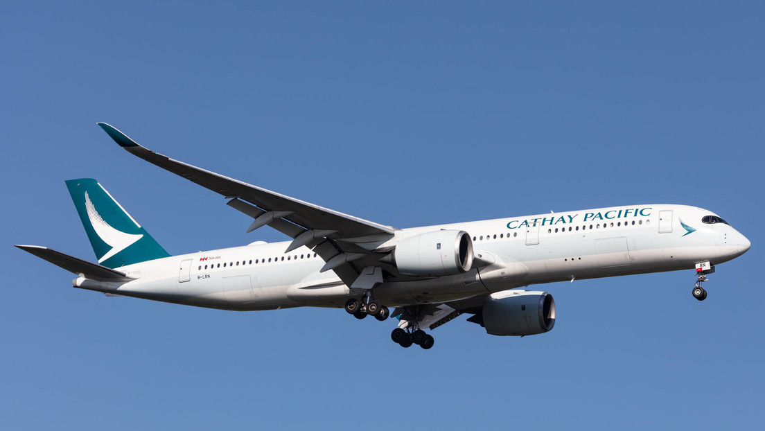 Una aerolínea hongkonesa desvía un vuelo por la crisis ucraniana (y será el viaje aéreo comercial más largo del mundo)