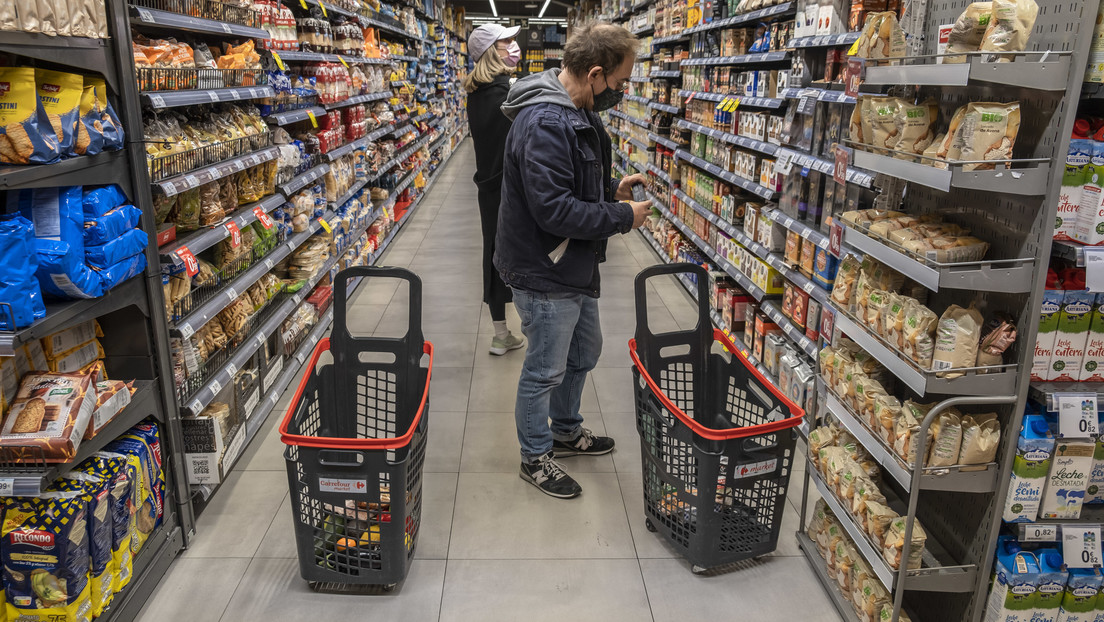 El Gobierno de España permite "excepcionalmente" a los supermercados limitar la cantidad de productos a los consumidores