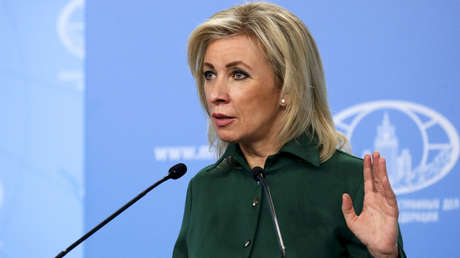 Cancillería rusa: La gente está muriendo y los negociadores de Kiev están eligiendo dónde "les sería más cómodo posar ante las cámaras"