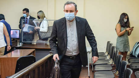 La Justicia argentina condena a más de cuatro años de prisión a un obispo por violación y ordena su detención