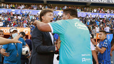 VIDEO: Una fanática mexicana revela cómo logró abandonar el estadio tras el enfrentamiento entre los hinchas de dos equipos de fútbol