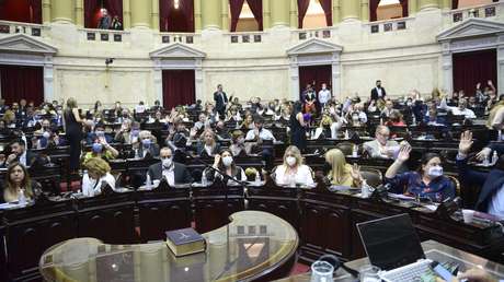 "Un camino transitable ante un problema muy grave": El Gobierno de Argentina defiende en el Congreso el acuerdo con el FMI