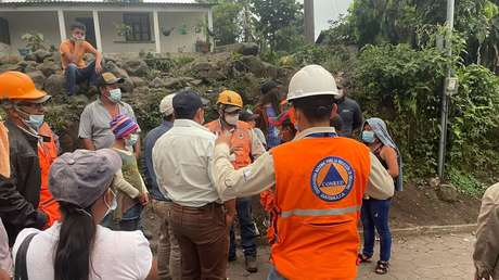 Cientos de personas son evacuadas de sus comunidades por aumento de la actividad eruptiva del volcán de Fuego en Guatemala