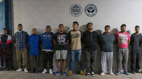 Detienen a 10 hombres por su presunta relación con los enfrentamientos entre las barras de los equipos de fútbol Querétaro y Atlas en México