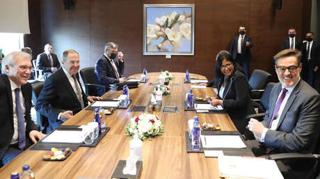 Venezuela y Rusia revisan en Turquía sus relaciones bilaterales y "el complejo escenario internacional"