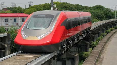 China presenta un nuevo tren comercial de levitación magnética con conducción autónoma y suministro de energía sin contacto