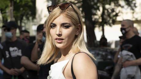 La Policía niega la entrada a Alemania a una neonazi española por llevar esvásticas y un ejemplar de 'Mi lucha'