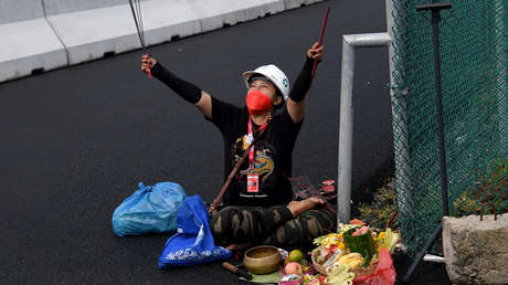 VIDEOS: Un rayo cae en la pista antes de una carrera de MotoGP y una mujer realiza un ritual para ahuyentar la lluvia